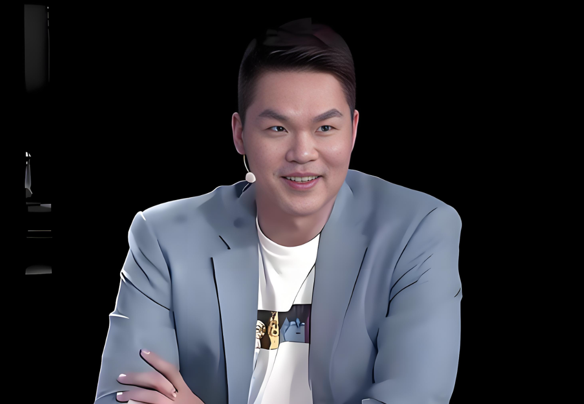 开云电子-朱芳雨直播透露：着手准备引进大中锋，弥补球队内线不足