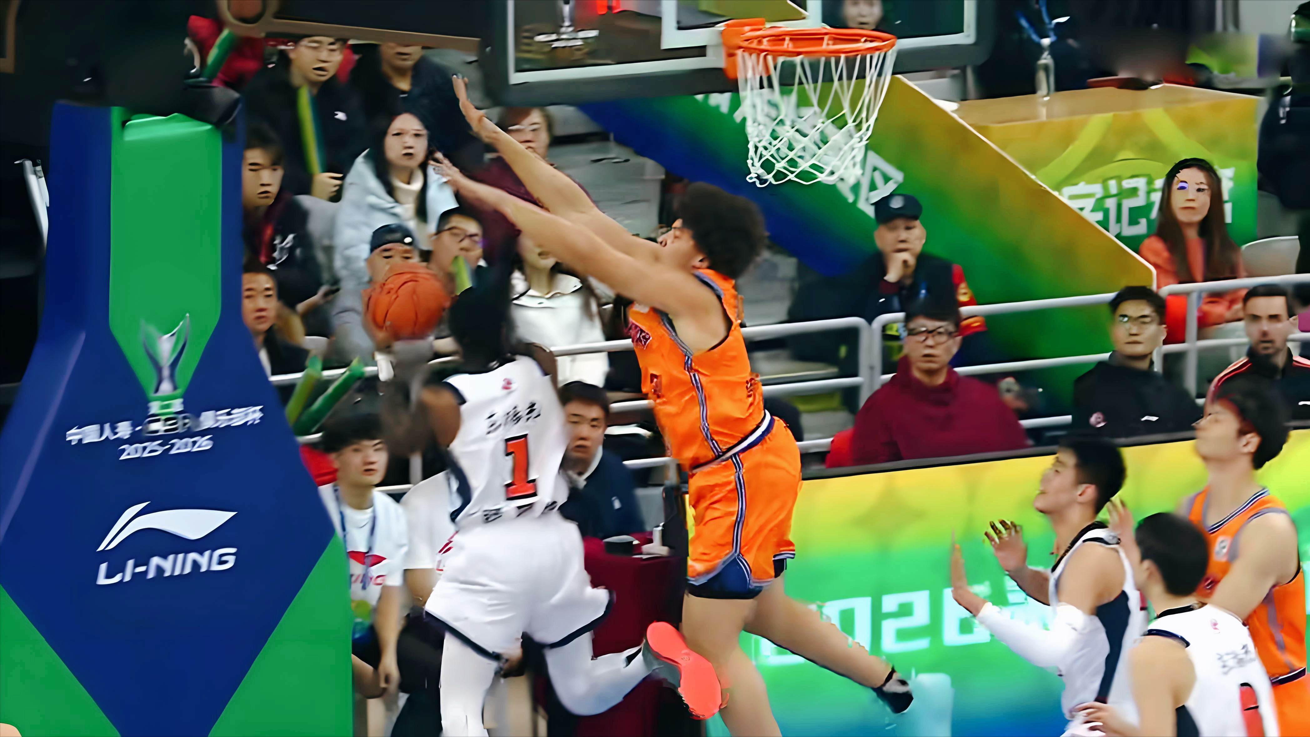 开云电子-3天2胜广东！CBA杯第2支4强，奎因37分14篮板，萨林杰惹怒球迷！