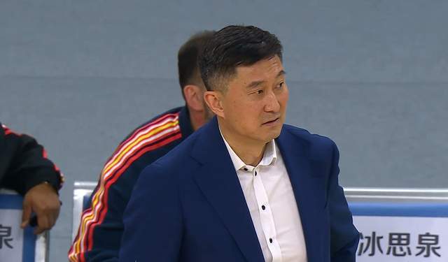 开云官方网站-广东遭豪门3杀，杜锋无奈，双外援尽力，他仨凑合，他俩拖了后腿